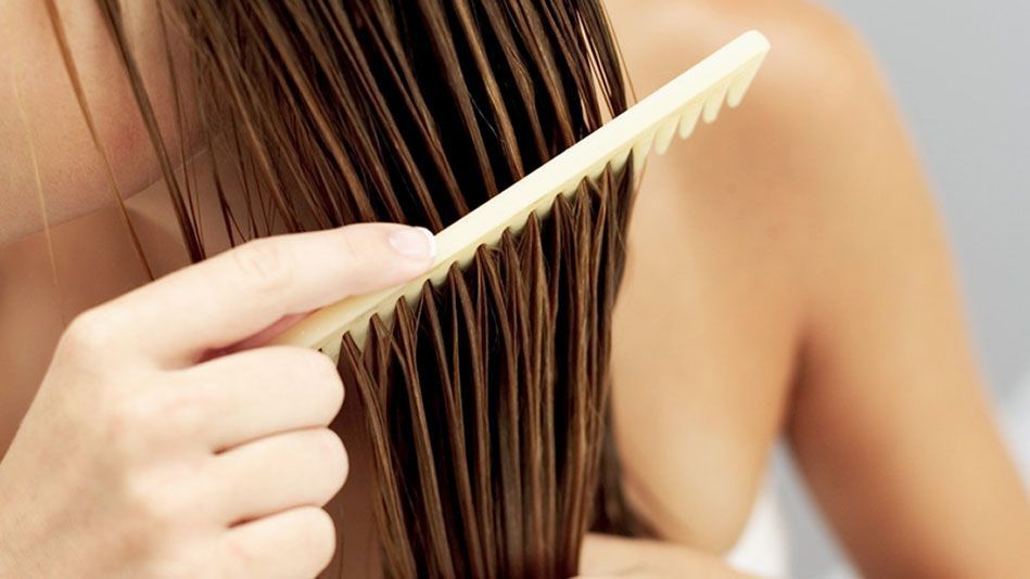 Cara Meluruskan Rambut Secara Alami yang Patut untuk Dicoba Sendiri di Rumah