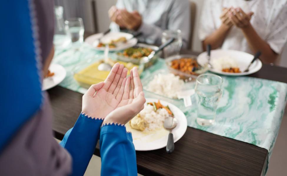 makanan yang halal zatnya tetapi didapatkan dengan cara batil maka hukum makanan tersebut adalah